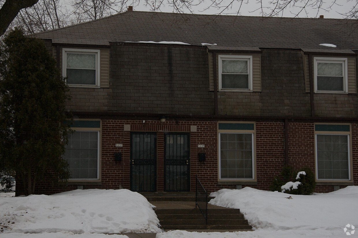 Primary Photo - 5137 W Keefe Ave