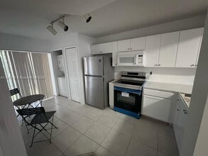 Building Photo - 1270 SE 28th Ct