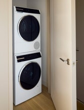 Interior Photo - 700 Broadway