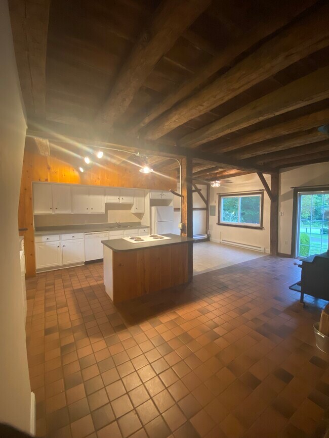 Building Photo - 336 E Dark Hollow Rd