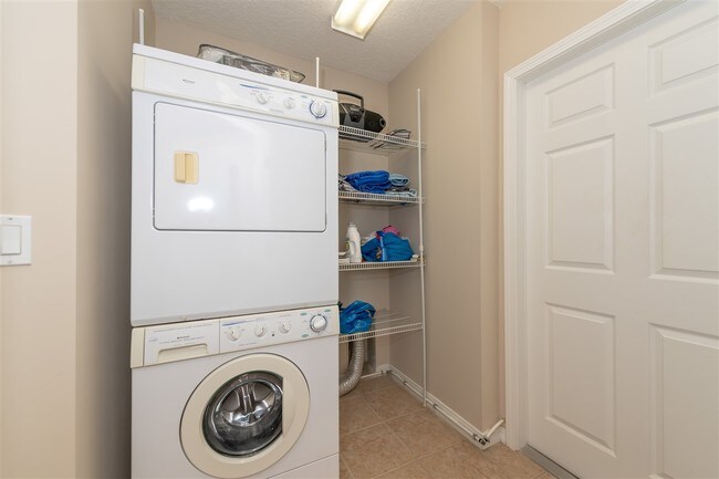Building Photo - 1253 Makarios Dr
