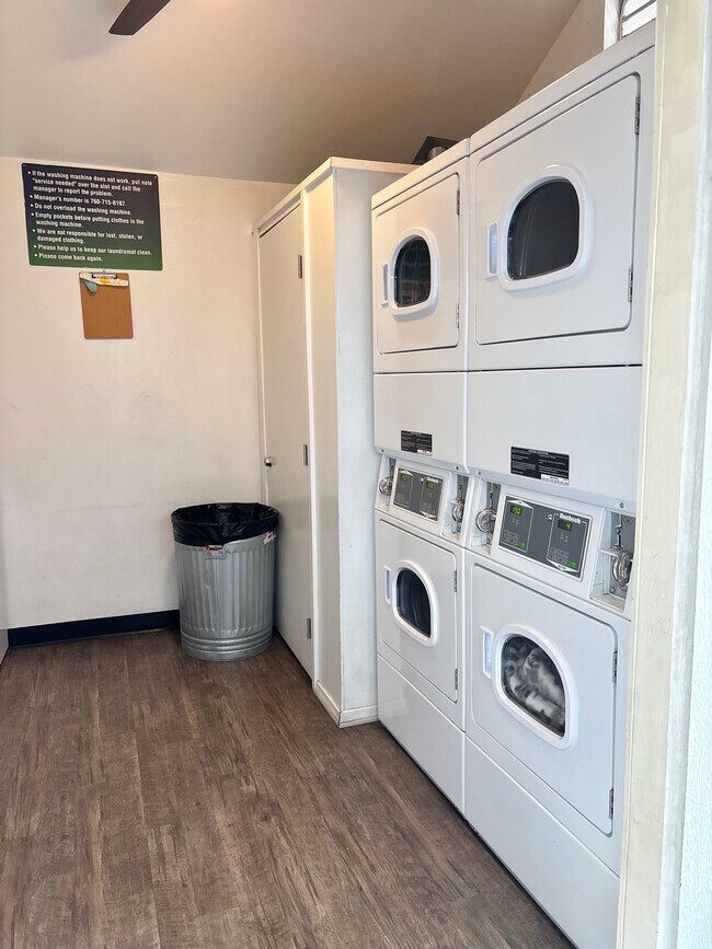 Foto del edificio - 410 E Fallbrook St