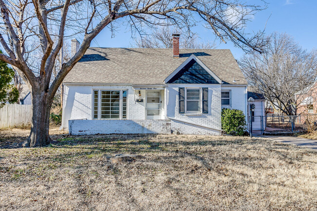 Building Photo - Indian Hills Area - Large 2 bedroom home