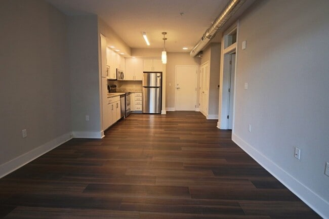 Interior Photo - Main2525