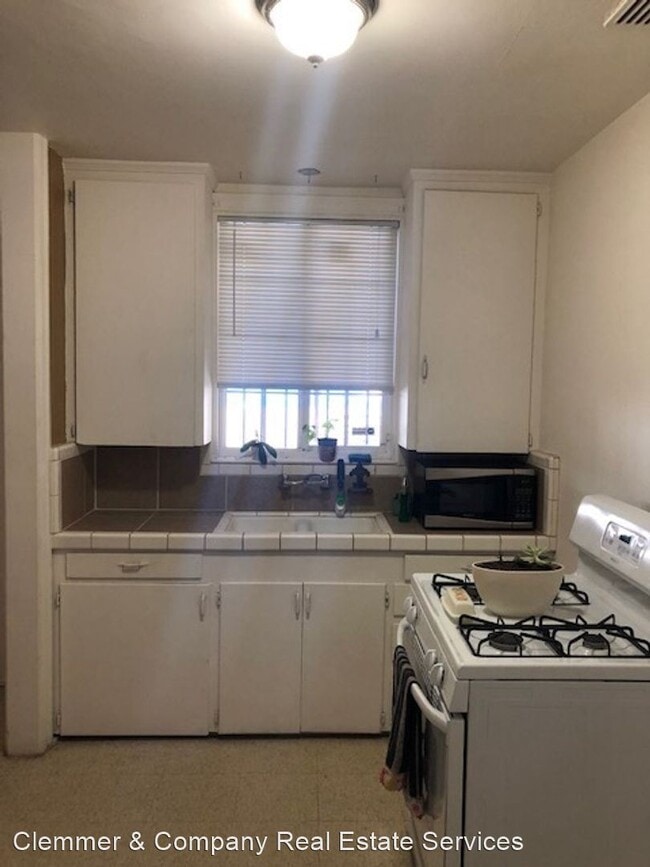 Building Photo - 2 br, 1 bath House - 720 Flower St