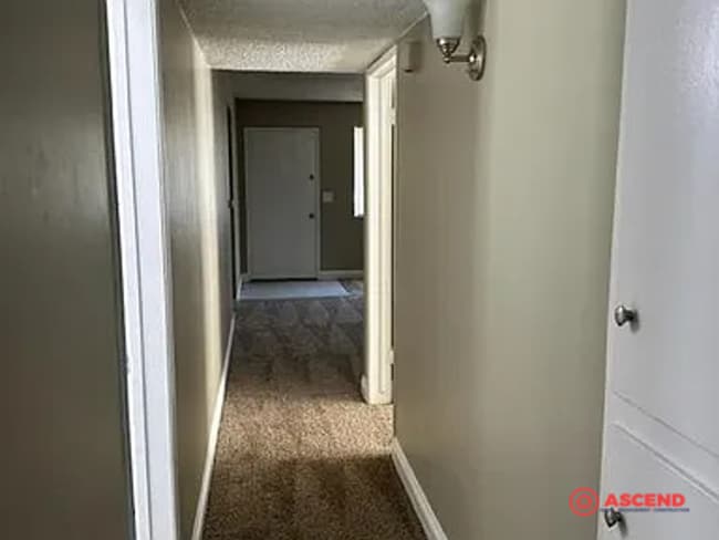 Building Photo - 3 Bedroom Home in East Bakersfield