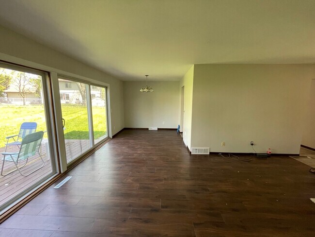 Building Photo - 6 Brompton Cir