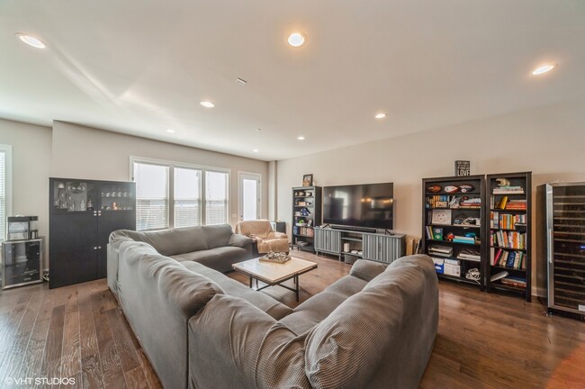 Building Photo - 206 Belmont Dr