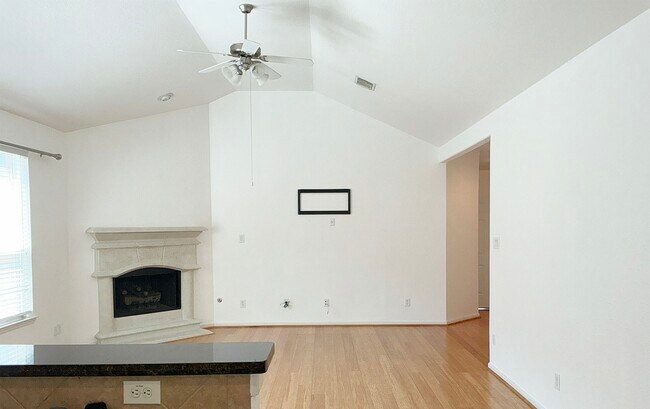 Foto del edificio - 4435 Wellington Grove Ln