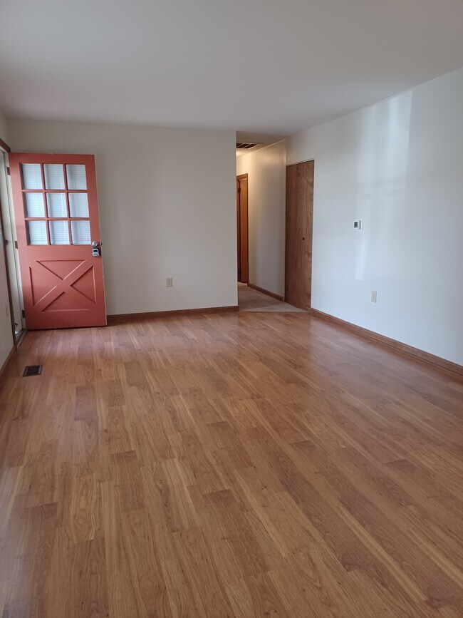 Foto del edificio - 557 Eagle Dr