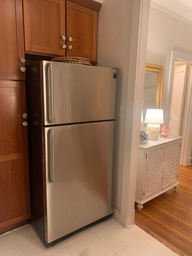 Foto del edificio - Introducing a charming 3-bedroom, 2-bathroom townhouse located in the heart of Shadyside