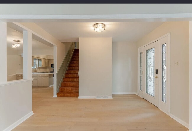 Building Photo - 624 Forest Park Dr