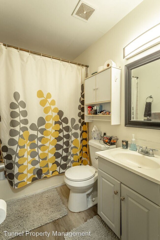 Building Photo - 3 br, 1.5 bath House - 2104 Milne St