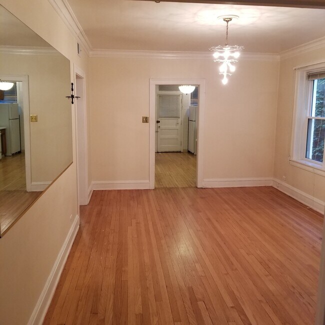 Building Photo - 6251 N Claremont Ave