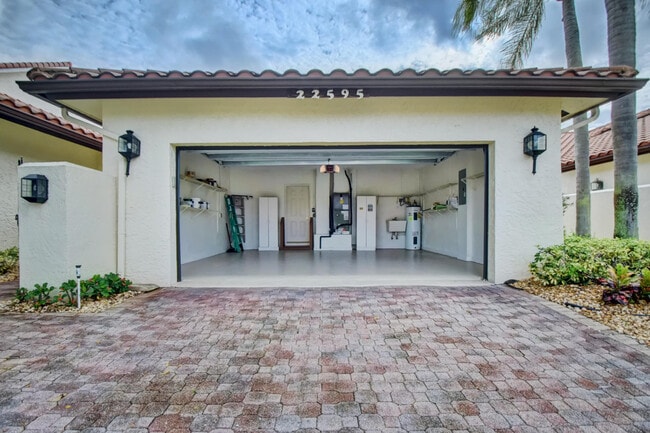 Foto del edificio - 22595 Esplanada Cir