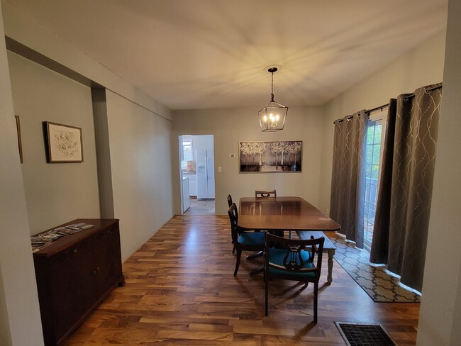 Foto del edificio - Charming 2-Bedroom Home in Duluth! Fully F...