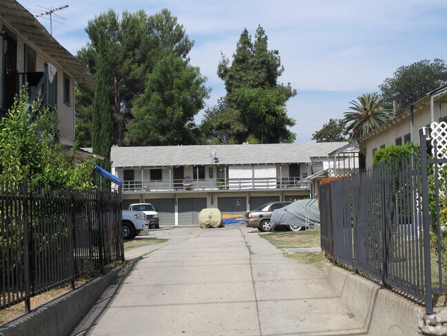 Building Photo - 1145 N Summit Ave
