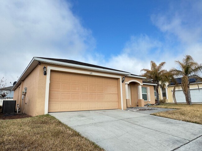 Foto del edificio - Spacious 4 Bedroom / 3 Bathroom Home in Davenport