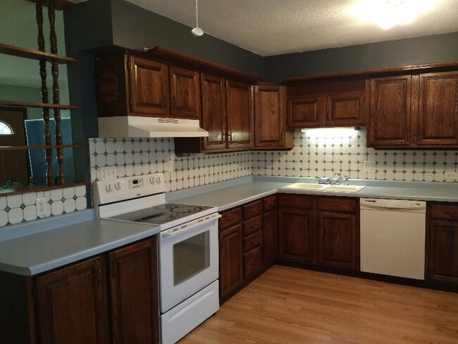 Building Photo - 1119 Hillside Dr