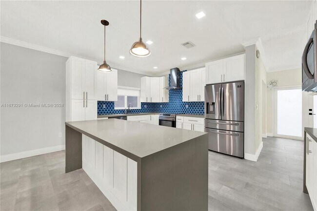 Building Photo - 2860 SW 144th Pl