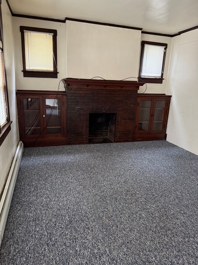living room - 1620 W Fredonia Ave