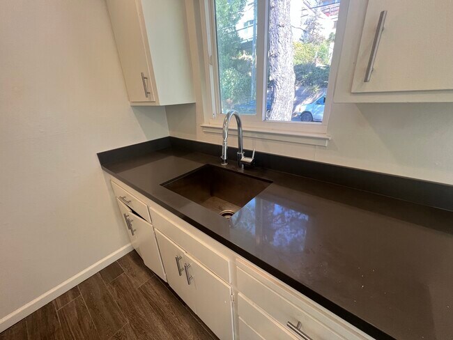 Foto del edificio - 685 San Bruno Ave