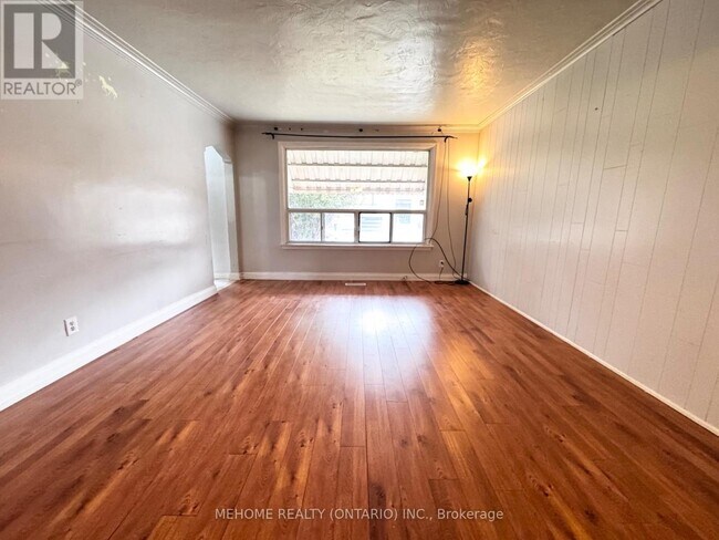 Building Photo - 292 Poyntz Ave