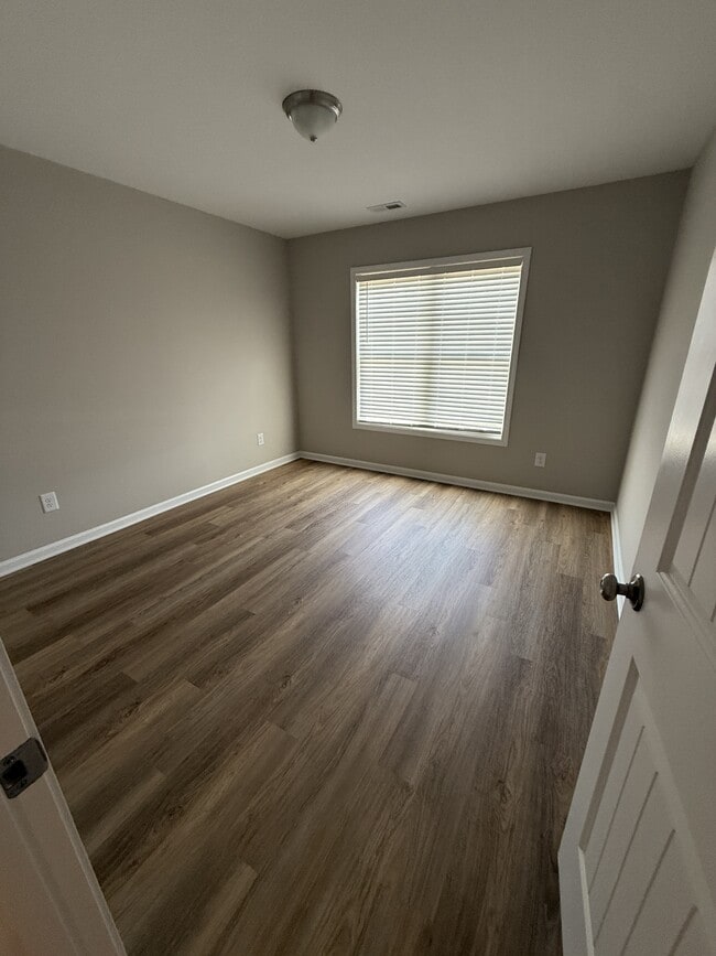 Building Photo - 104 Berkshire Cir