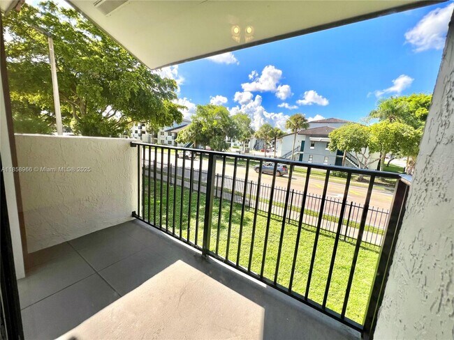 Foto del edificio - 7215 NW 179th St