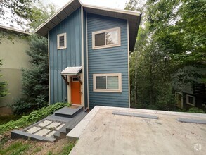 Building Photo - 103 Deaver St