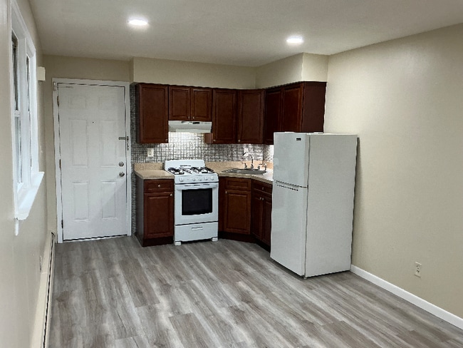 Building Photo - 22 Rutgers St