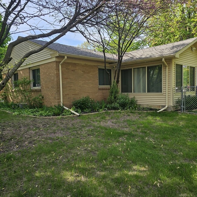 Foto del edificio - 2520 Guilford Rd