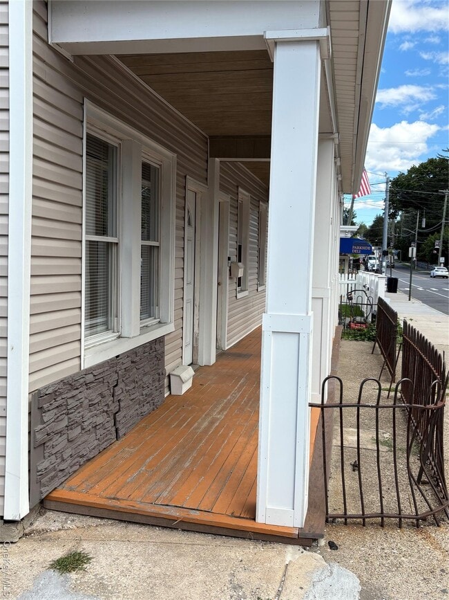 Building Photo - 85 Ashford Ave