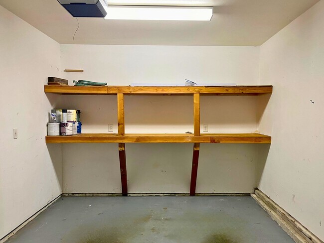 Building Photo - (WES) Spacious 2-Bed, 2-Bath Condo with Lo...