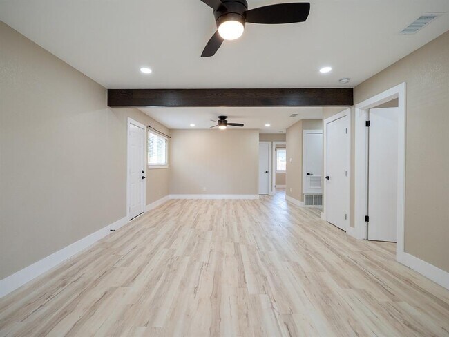 Foto del edificio - 8314 Bowling Green Dr