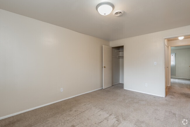 2BR, 1BA - 925SF - Primary Bedroom - Wilmington Pointe