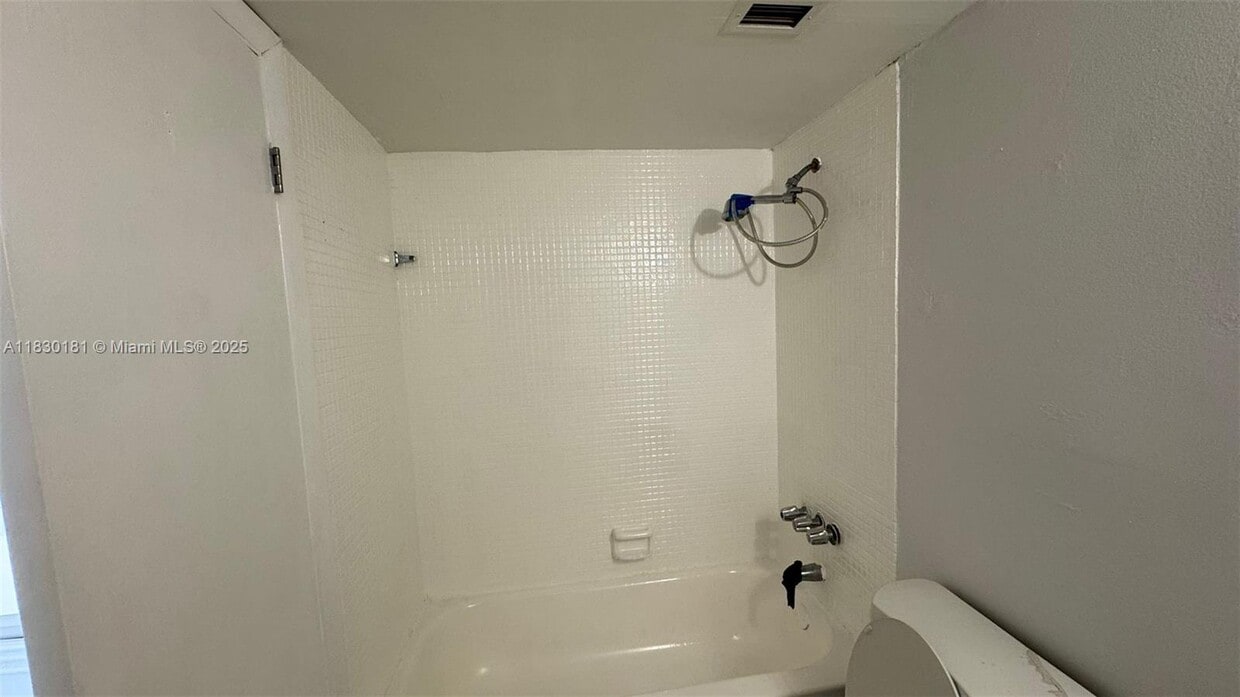 Primary Photo - 484 NW 165th St