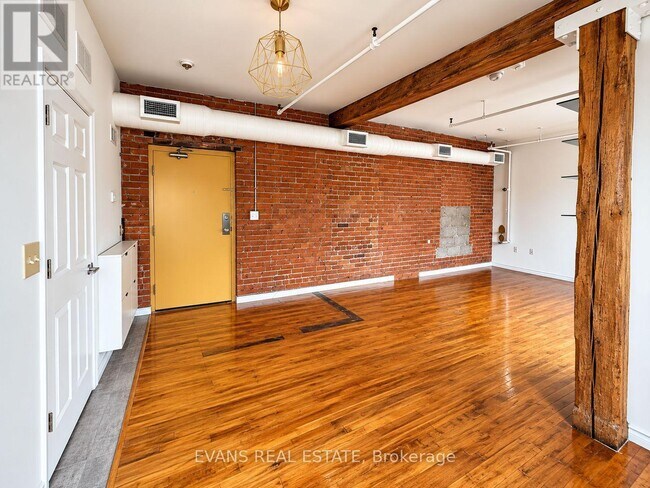 Building Photo - 121 Prescott Ave