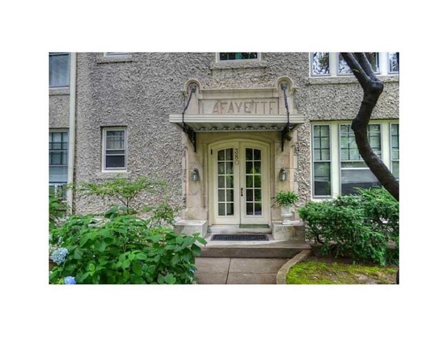 Foto del edificio - 380 Lloyd Ave