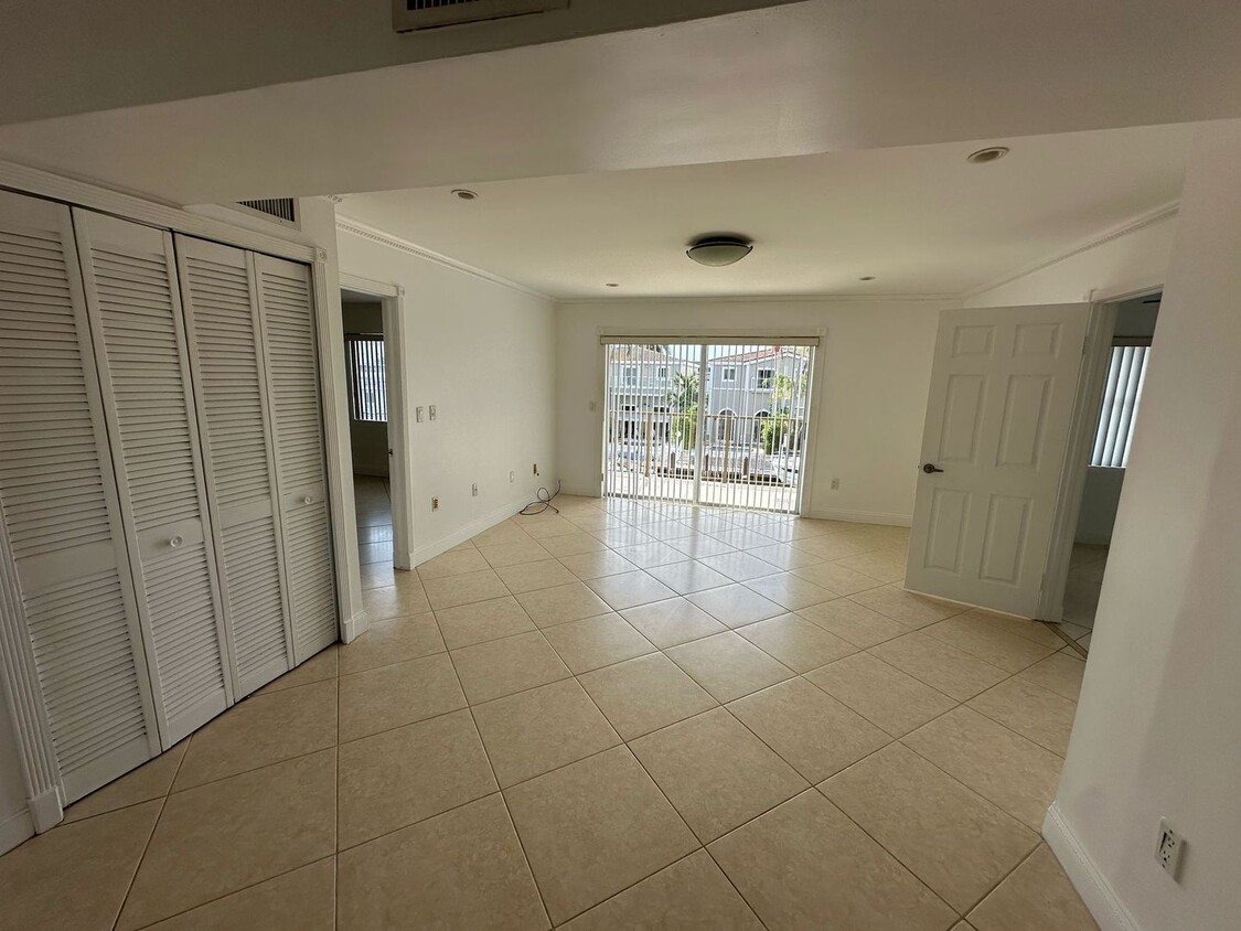 Primary Photo - Waterfront Living with Unbeatable Access!