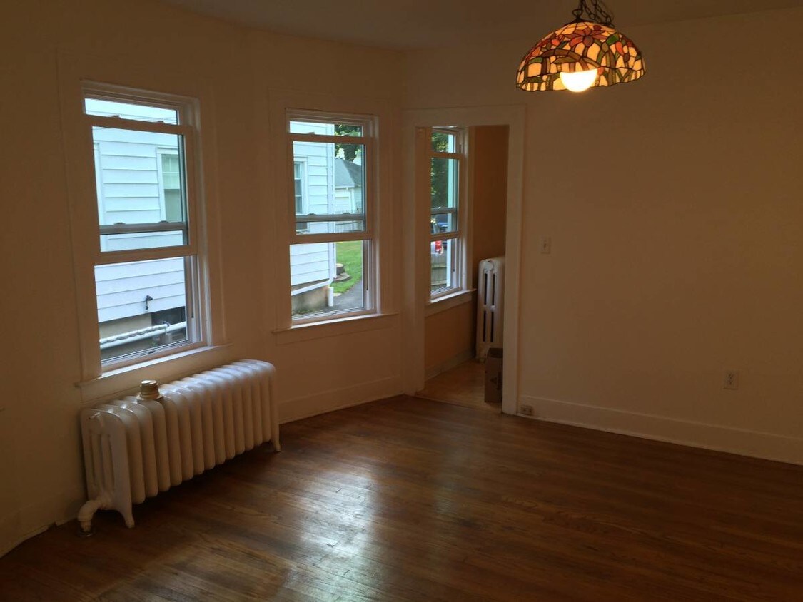 Dining Room Hardwood Oak Floors - 135 Dover Rd