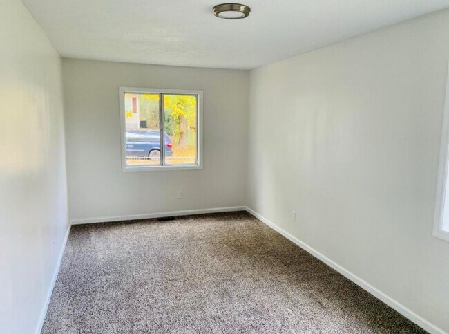 Building Photo - 822 Belleaire Ave