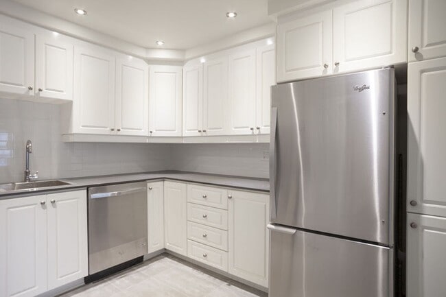 Building Photo - 3468 Rue Drummond