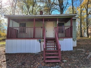 Building Photo - 303 Summeral St
