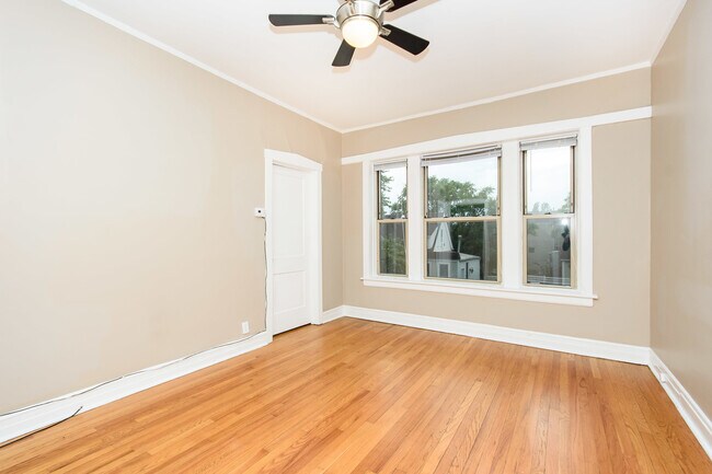 Foto del edificio - 1154 W Barry Ave