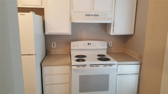 Building Photo - 9090 S Braeswood Blvd