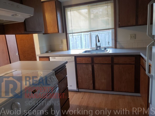 Building Photo - 9150 SW Chelan Pl