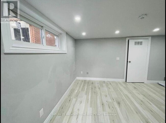 Building Photo - 36 Winterfold Dr