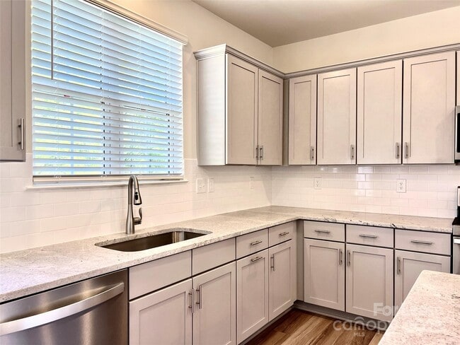 Building Photo - 15022 Camus Ct