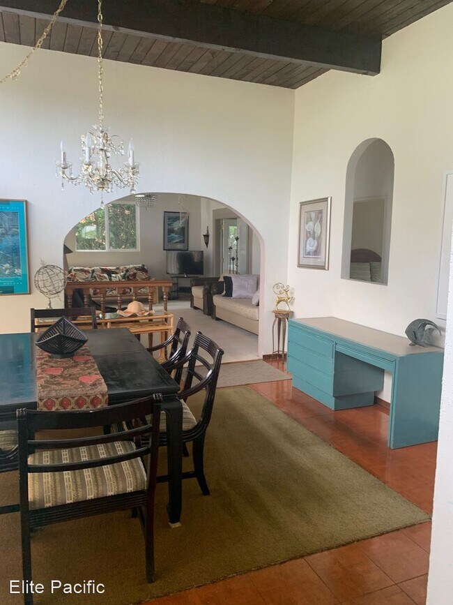 Building Photo - 3 br, 2 bath House - 321 Hokulani St